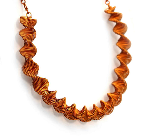 Collar ADN – Statement Kette aus emailliertem Kupfer