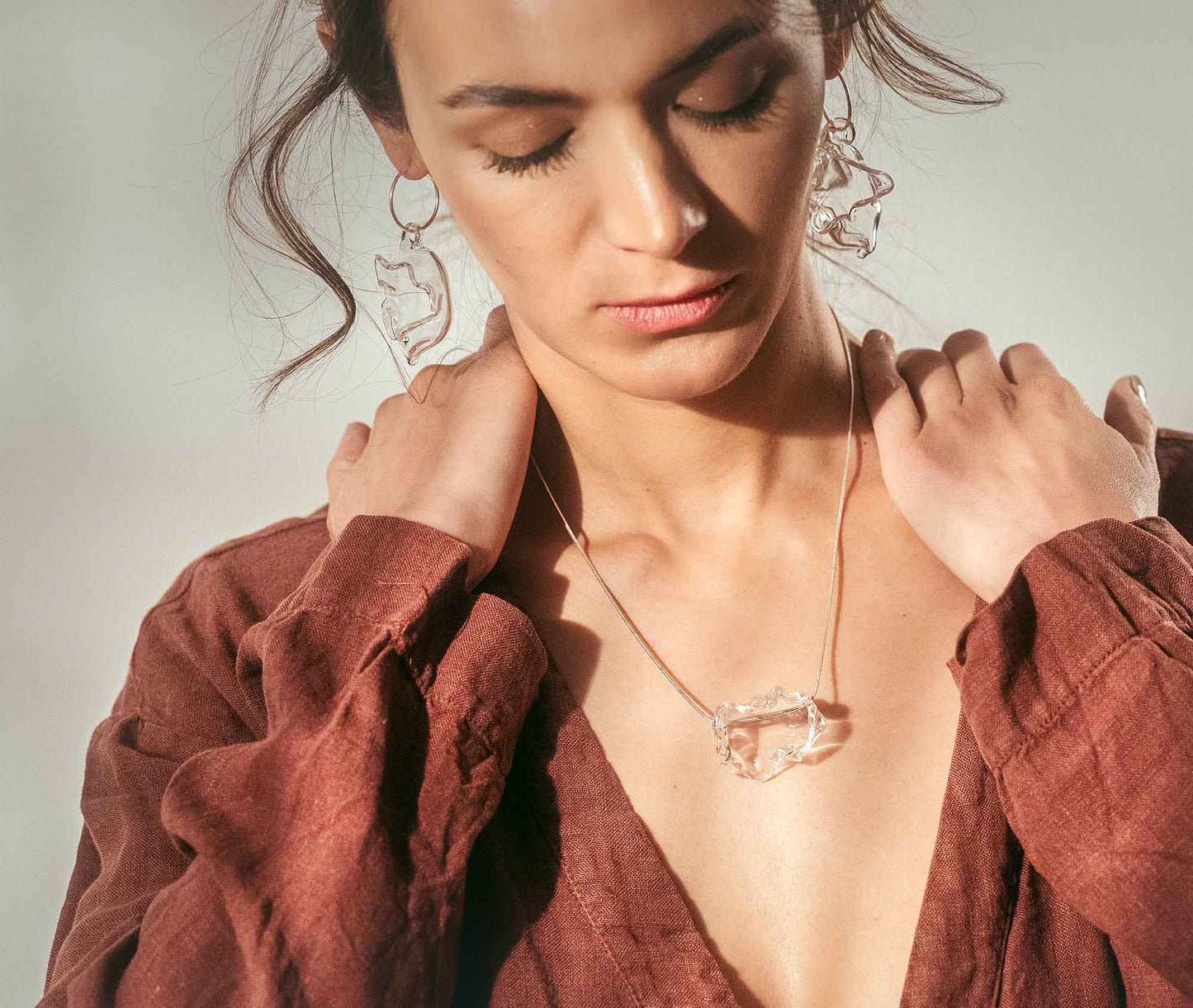 Liquen Transparente – Statement Kette aus Glas und Silber