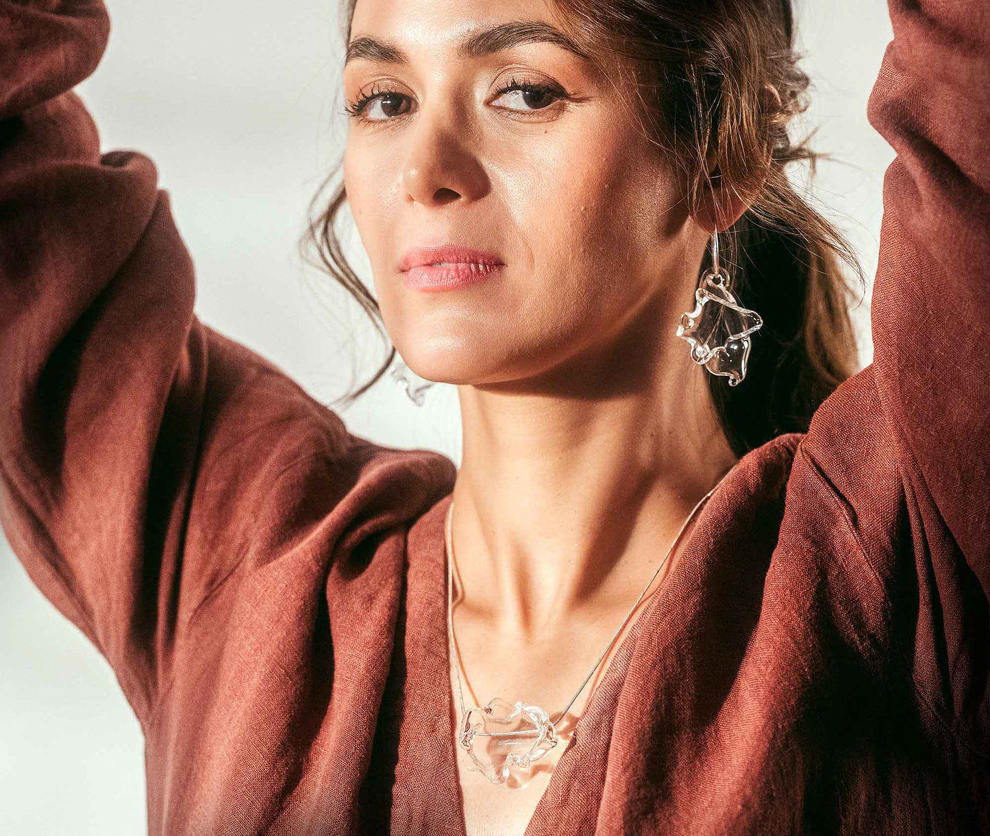 Liquen Transparente – Statement Kette aus Glas und Silber
